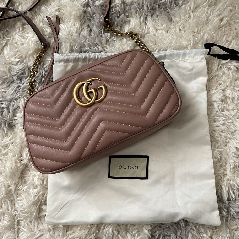 Gucci GG MARMONT SMALL MATELASSÉ SHOULDER BAG